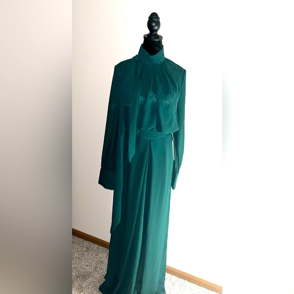 GREEN Couture….Beautifully Tailored Green Couture long sleeved jumpsuit size 6.